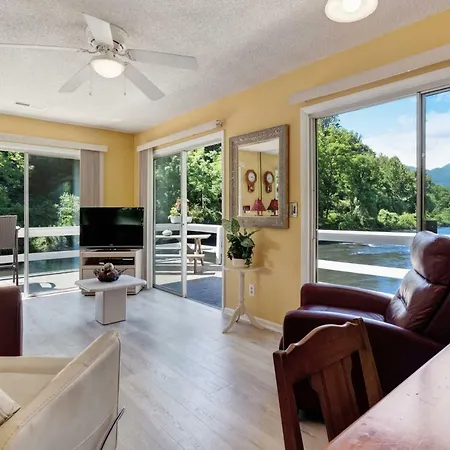 2 Bed 1 Bath Vacation Home In Sylva Exterior photo