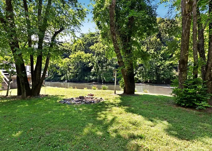 2 Bed 1 Bath Vacation Home In Sylva